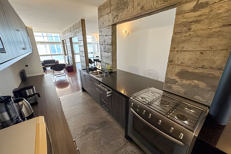 Espaçoso 2 dormitórios, estilo industrial no Copan