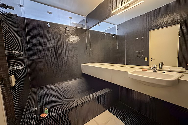 Espaçoso 2 dormitórios, estilo industrial no Copan