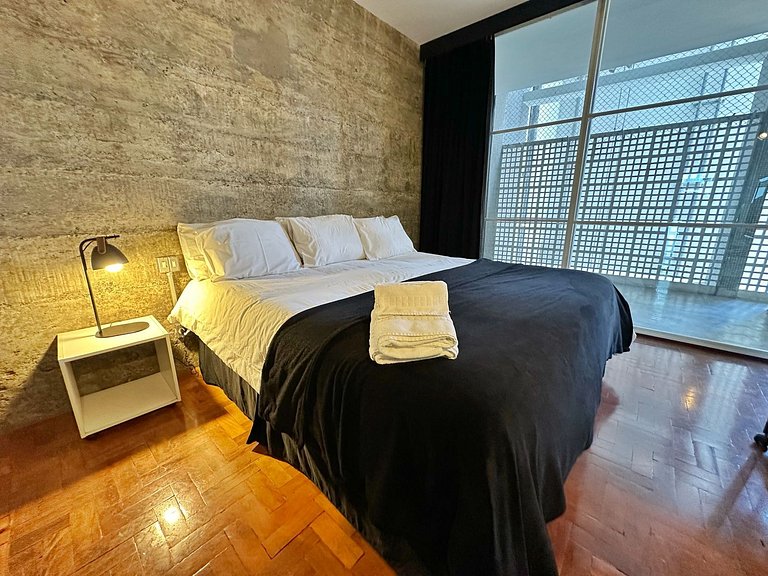 Espaçoso 2 dormitórios, estilo industrial no Copan