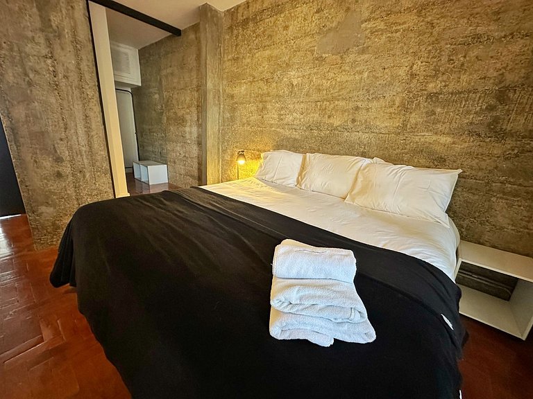 Espaçoso 2 dormitórios, estilo industrial no Copan