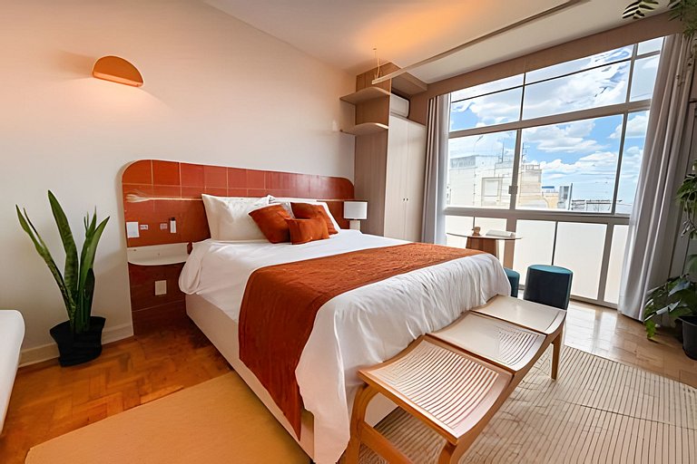 Todo abraço. Airbnb no Copan @yanainainteriores