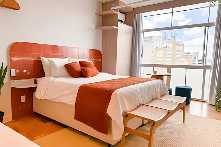 Todo abraço. Airbnb no Copan @yanainainteriores